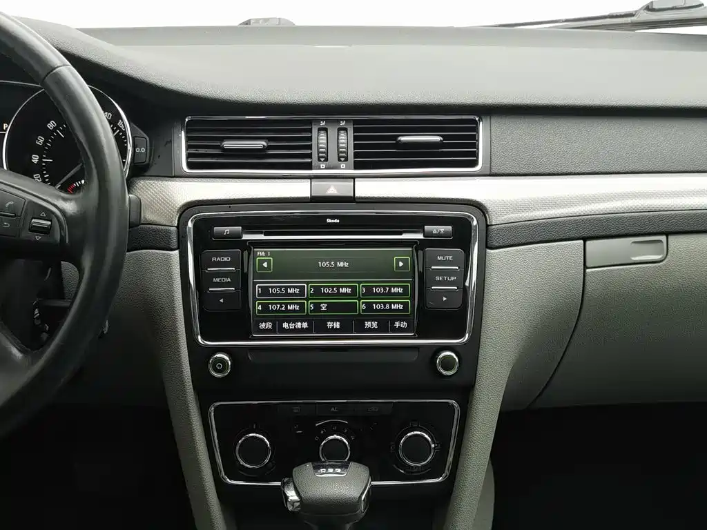Skoda Superb 2012 — фото 12