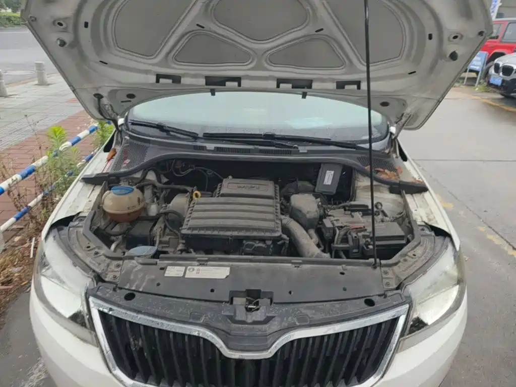Skoda Rapid Spaceback 2015 — фото 20
