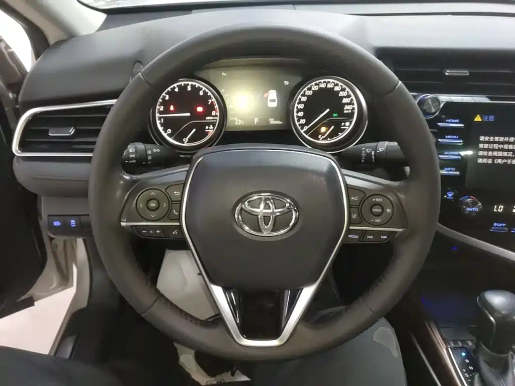 Toyota Camry 2019 — фото 11