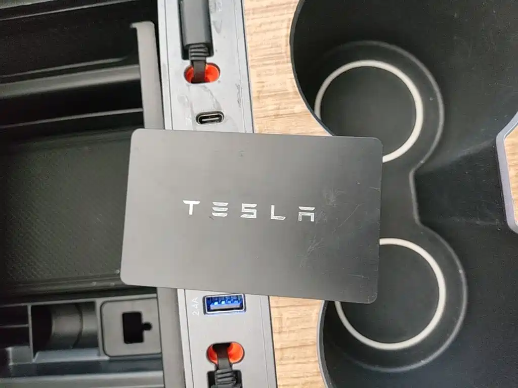 Tesla Model Y 2023 — фото 9