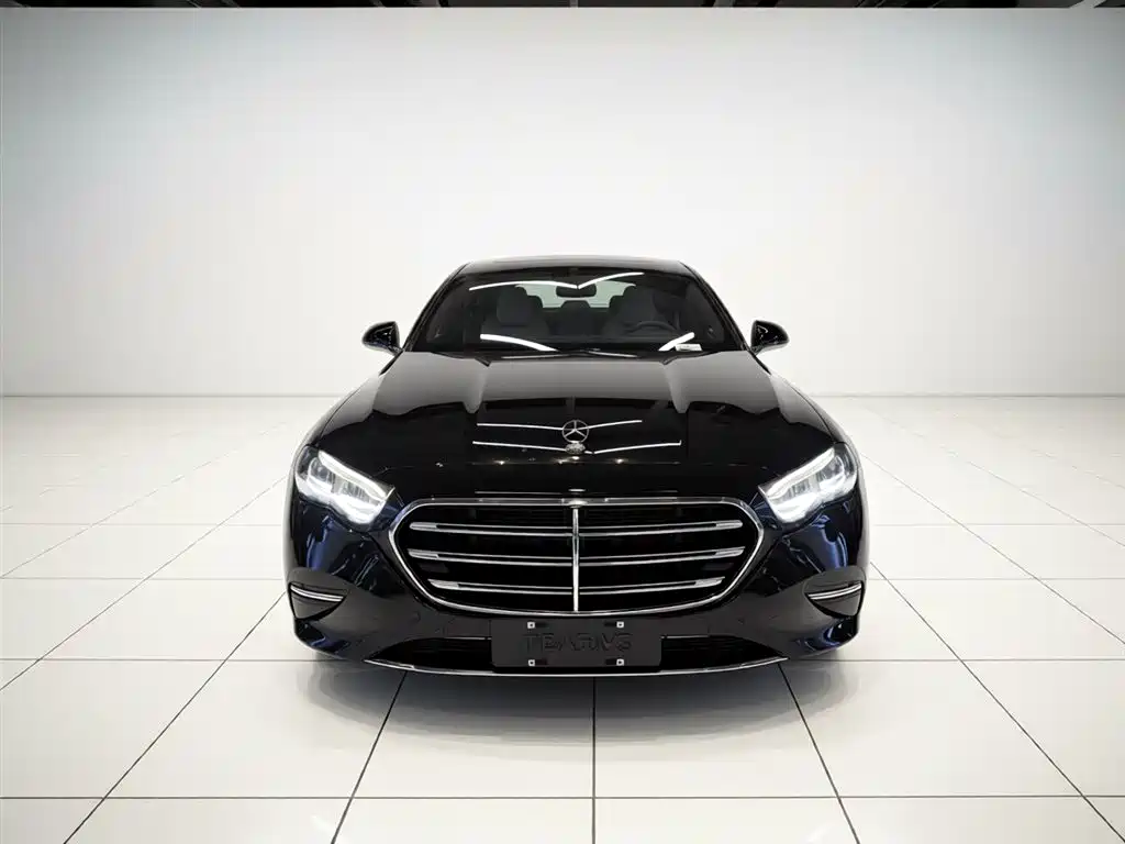 Mercedes-Benz E-Class 2025 — фото 3