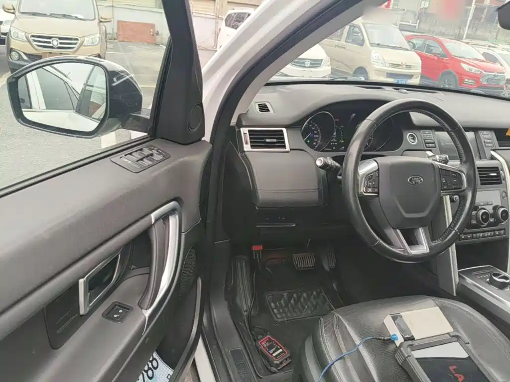 Land Rover Discovery Sport 2017 — фото 16