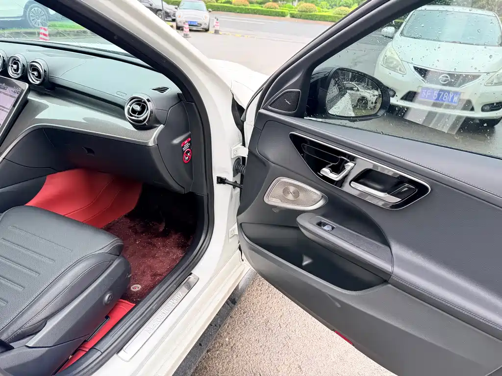 Mercedes-Benz C-Class 2023 — фото 4