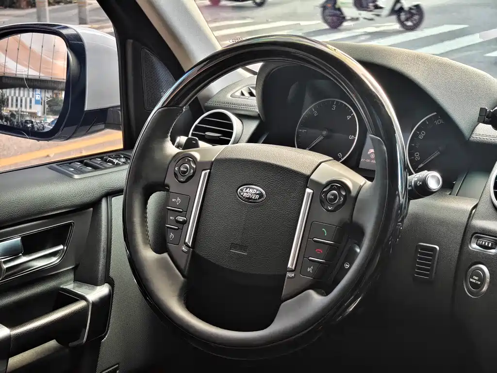 Land Rover Discovery 2014 — фото 16