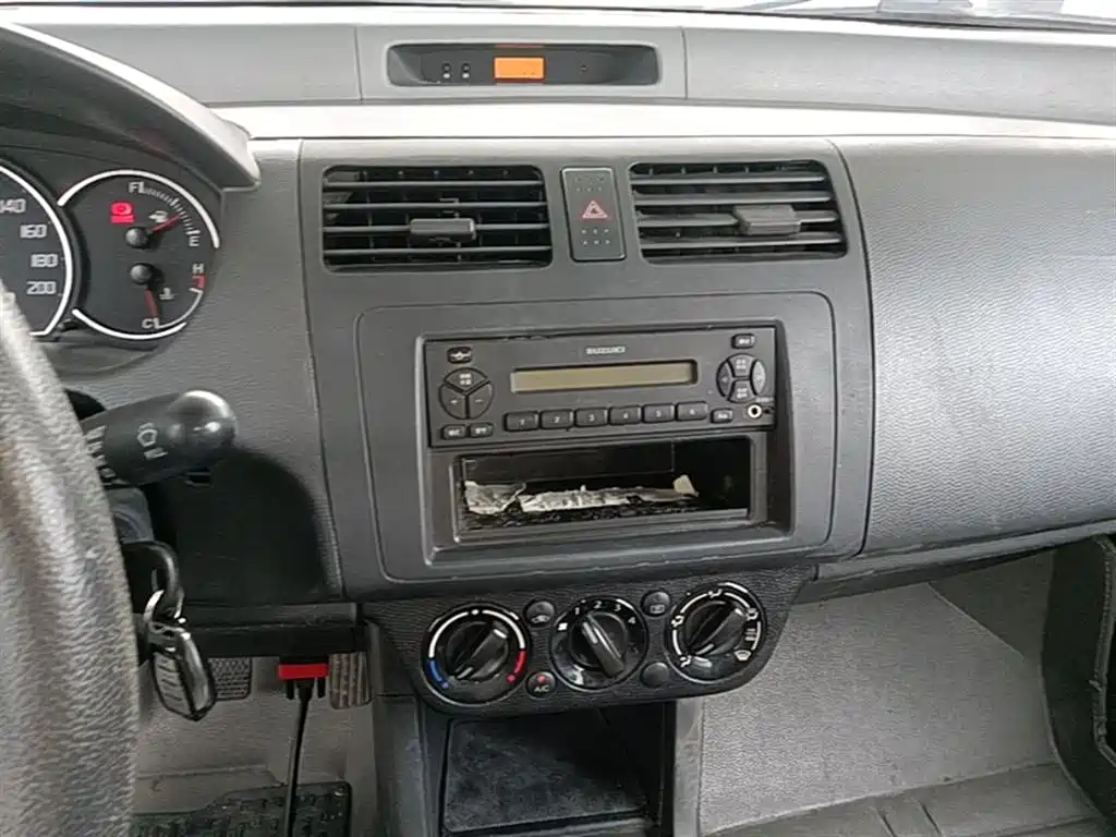 Suzuki Swift 2015 — фото 13