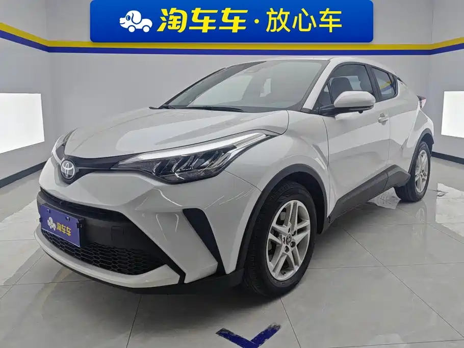 Toyota C-HR 2022 — фото 1