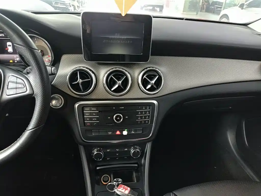Mercedes-Benz GLA 2016 — фото 13