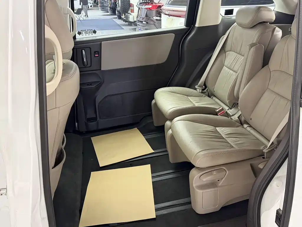 Honda Odyssey 2016 — фото 10