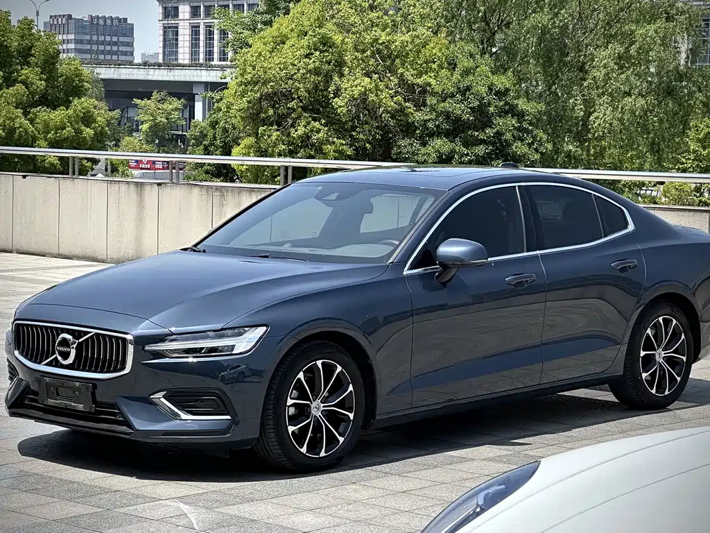 Volvo S60 2021 — фото 1