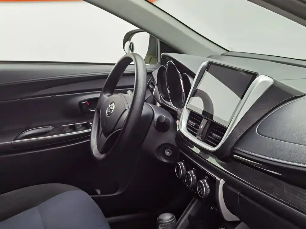 Toyota Yaris L 2019 — фото 22