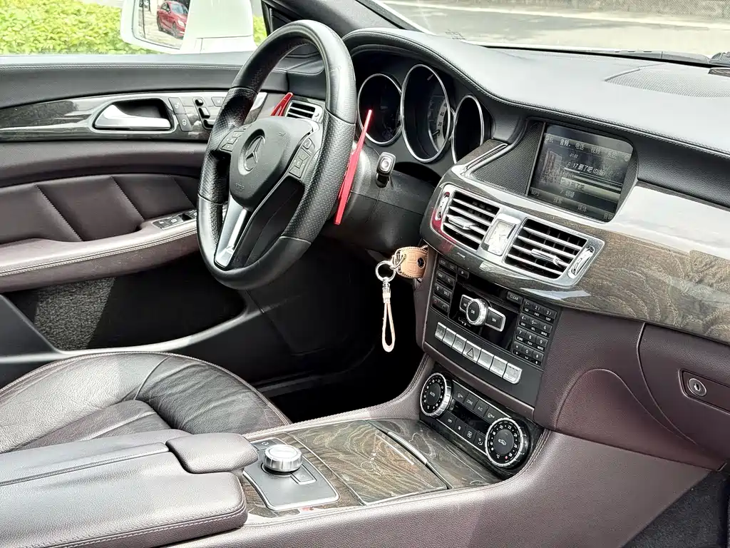 Mercedes-Benz CLS 2012 — фото 10