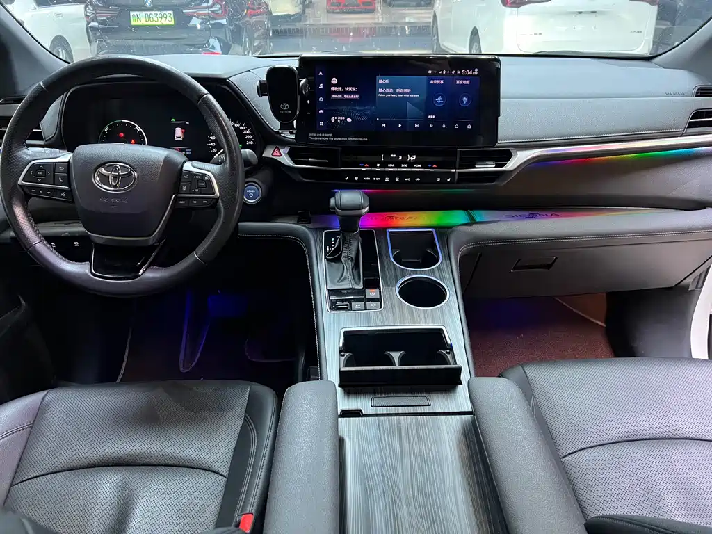 Toyota Sienna 2023 — фото 11