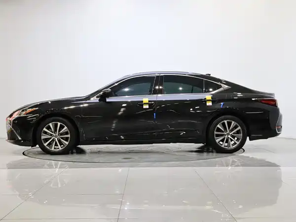 Lexus ES 2018