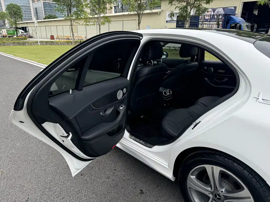 Mercedes-Benz C-Class 2020 — фото 15