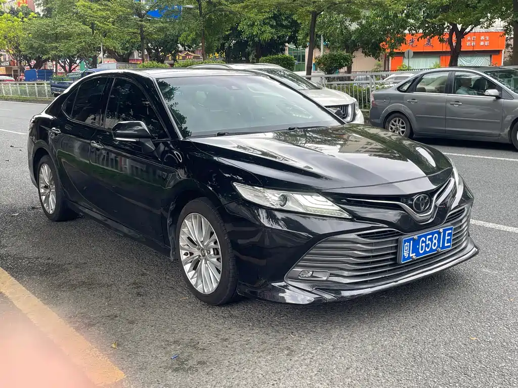 Toyota Camry 2018 — фото 4