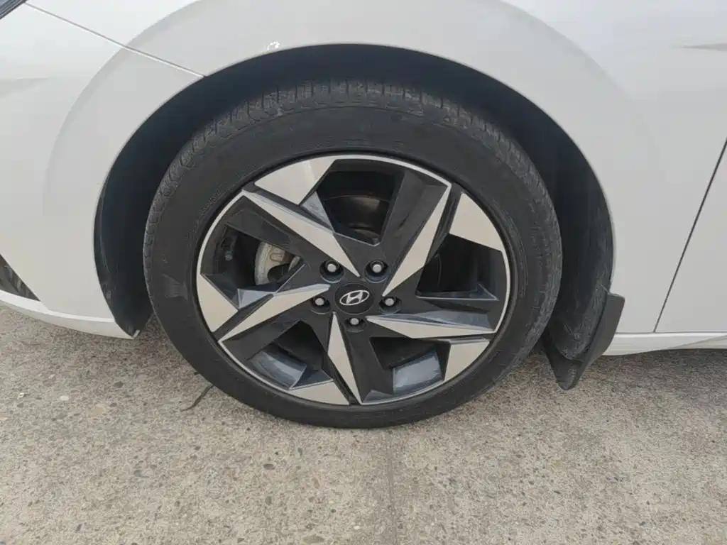 Hyundai Elantra 2022 — фото 23