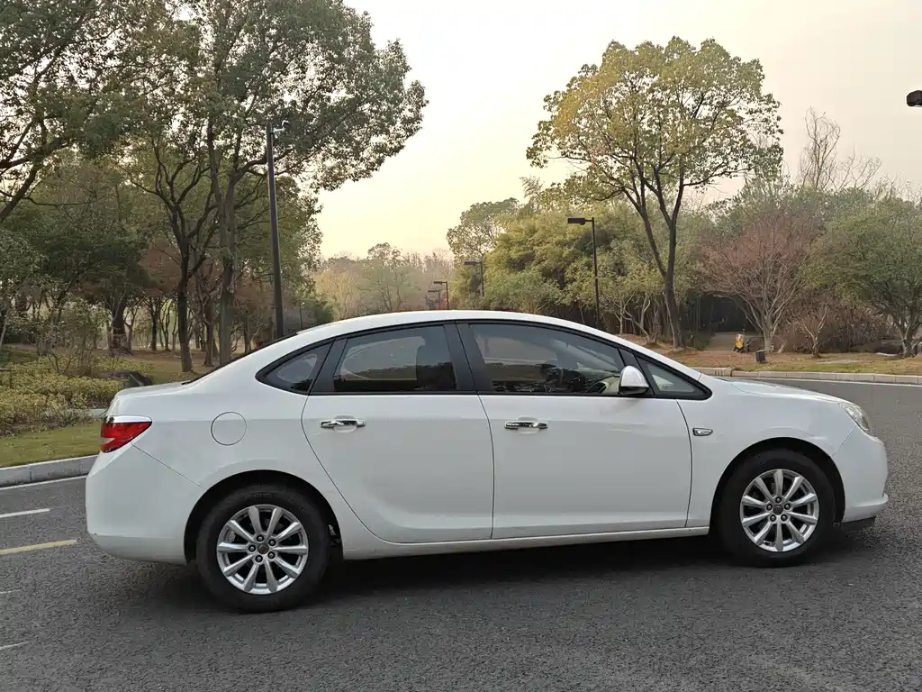 Buick Excelle 2013