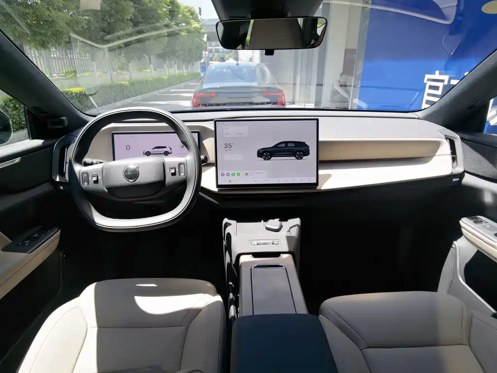 Volvo XC70 Plug-In Hybrid 2025 — фото 12