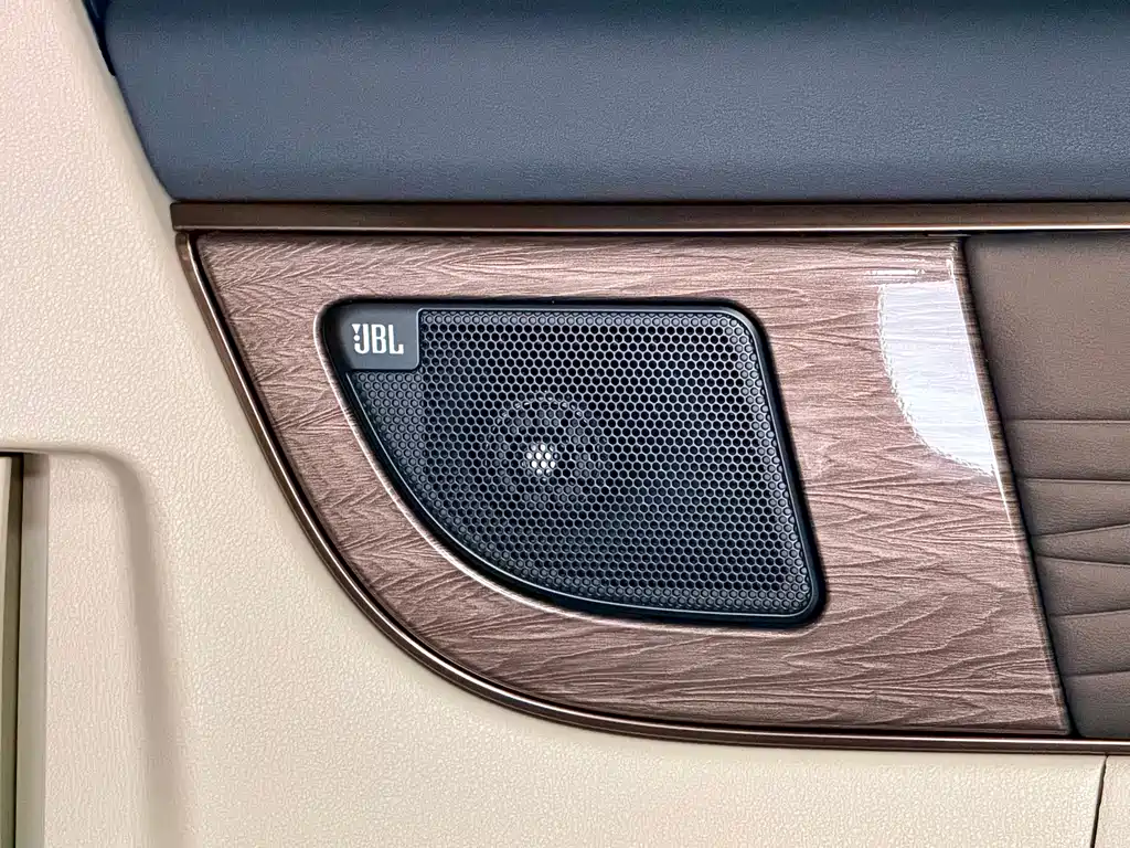 Toyota Alphard 2025 — фото 29