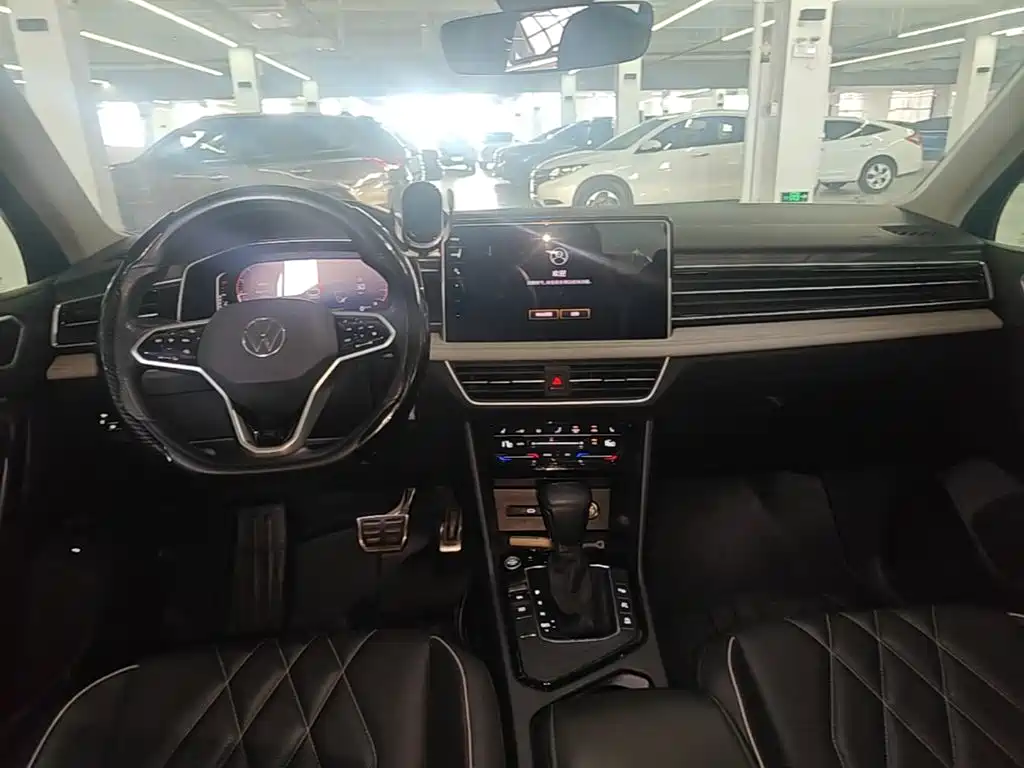 Volkswagen Tiguan L 2023 — фото 10
