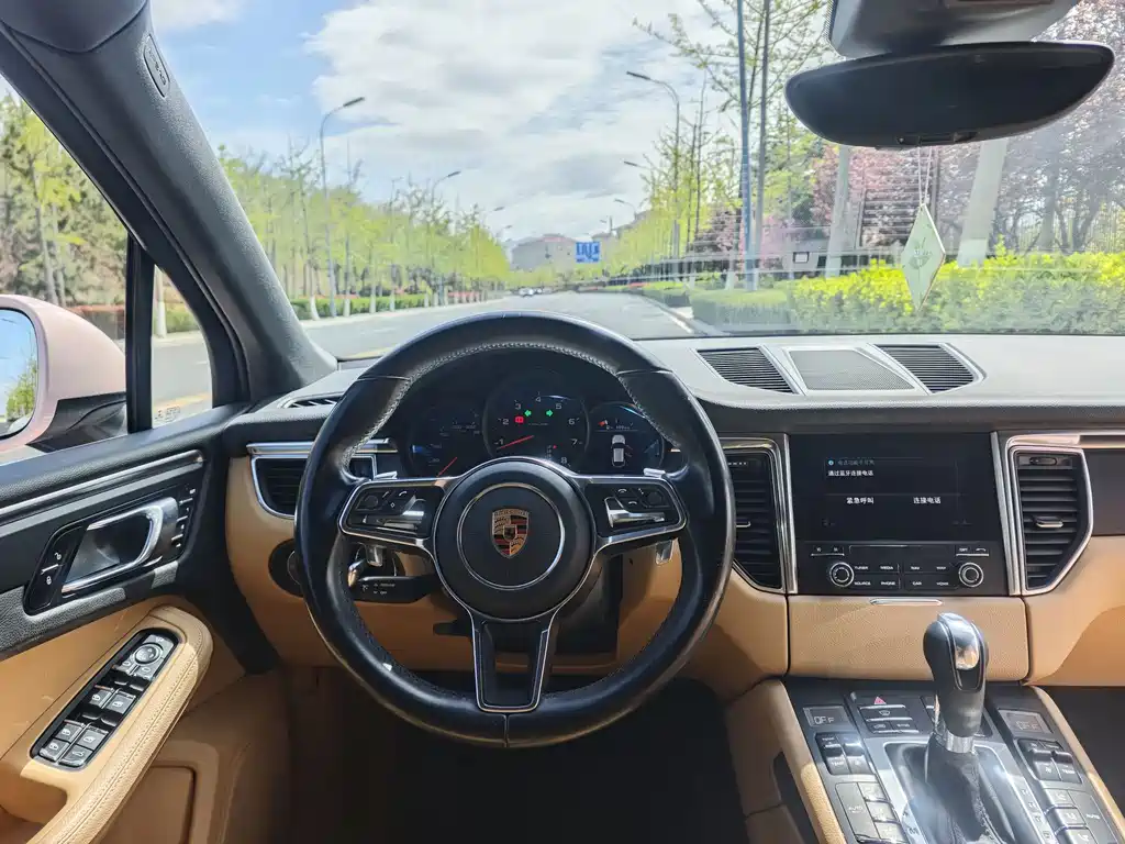 Porsche Macan 2018 — фото 12
