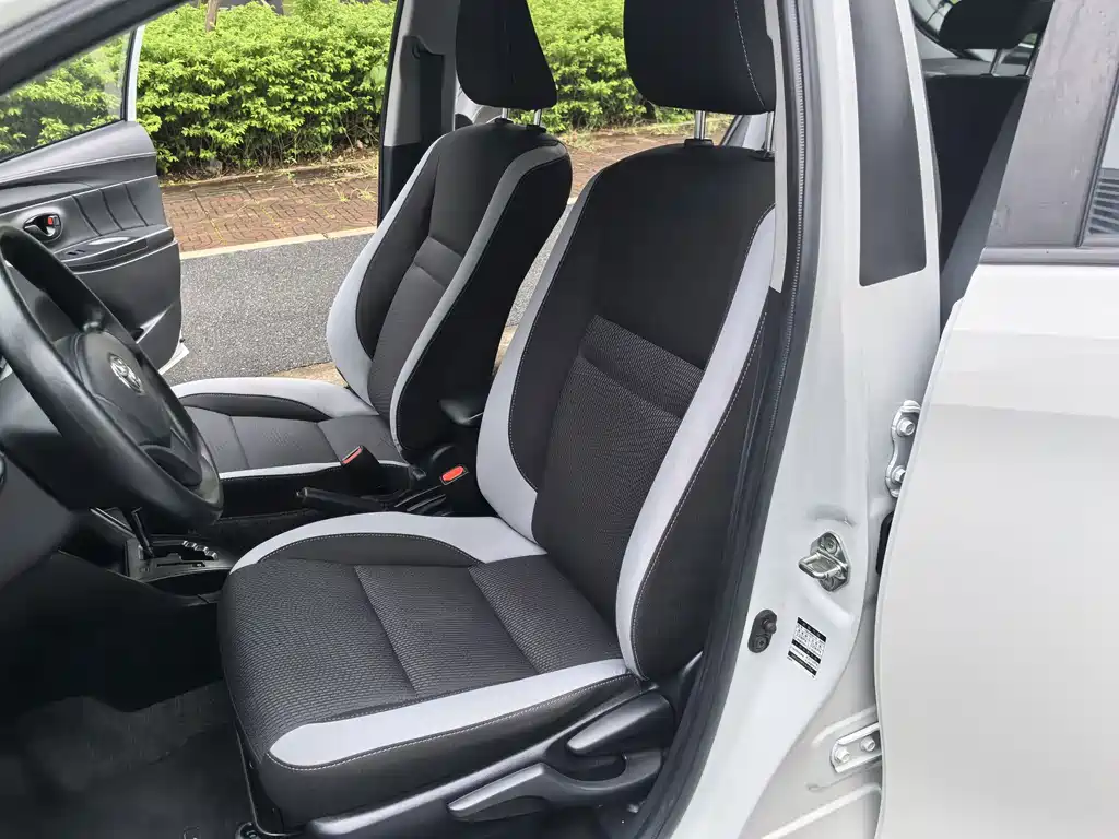 Toyota Yaris L 2020 — фото 26