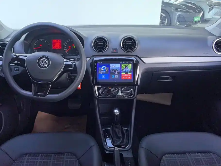Volkswagen Jetta 2018 — фото 12