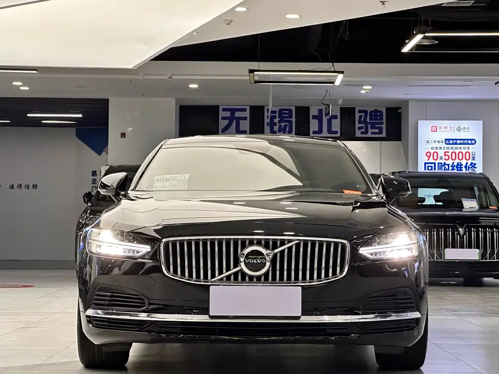 Volvo S90 Plug-In Hybrid 2023 — фото 3