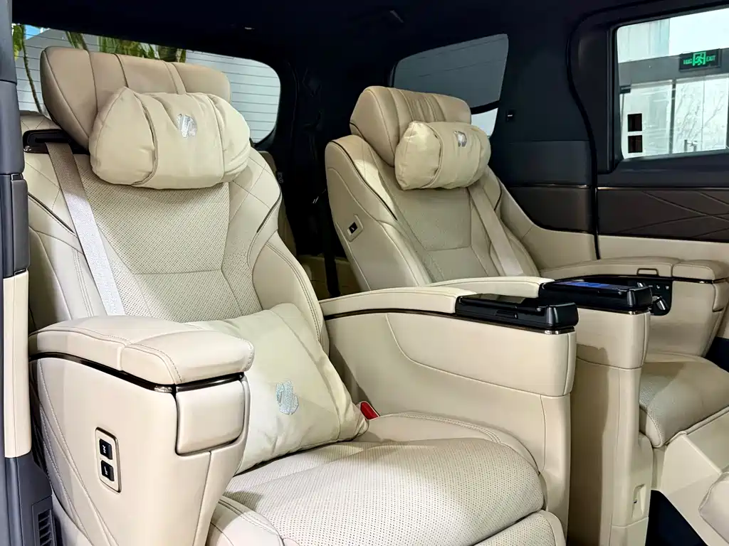 Toyota Alphard 2025 — фото 33