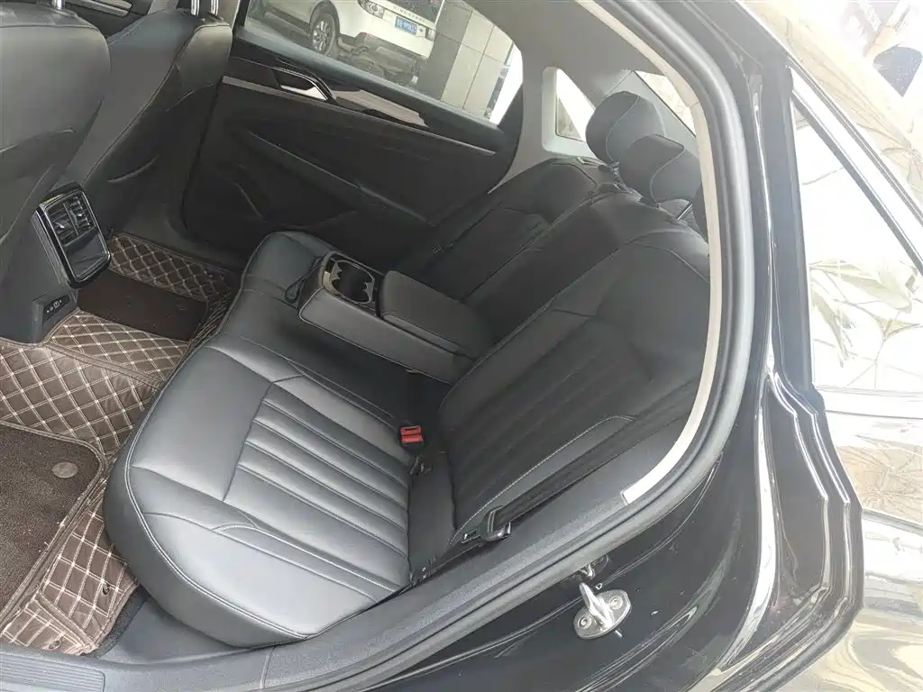 Volkswagen Passat 2023 — фото 13