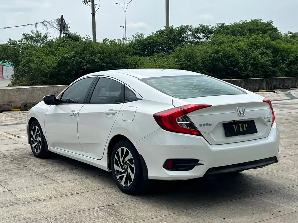 Honda Civic 2018 — фото 7