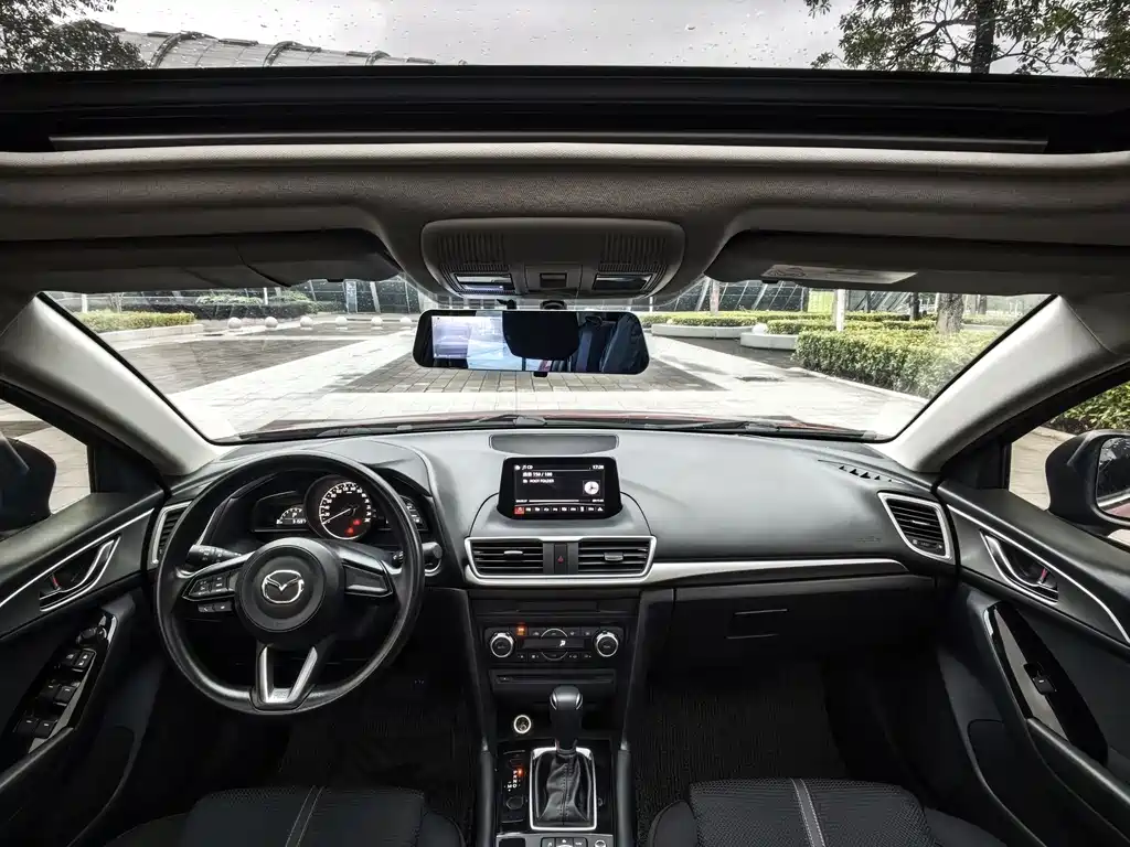 Mazda 3 Axela 2019 — фото 10