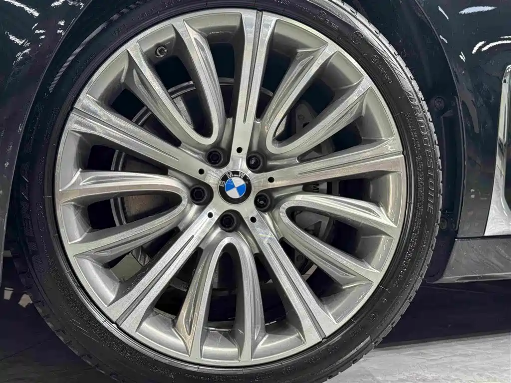 BMW 7 Series 2019 — фото 27