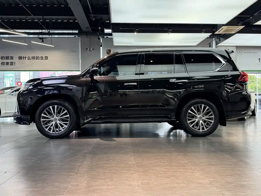 Lexus LX 2019 — фото 17