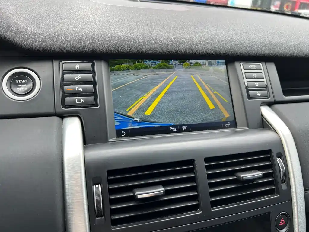 Land Rover Discovery Sport 2017 — фото 13