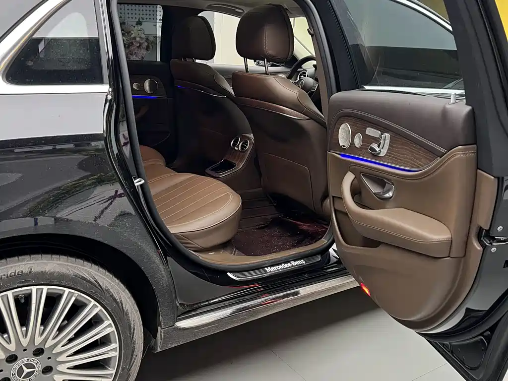 Mercedes-Benz E-Class 2023 — фото 6