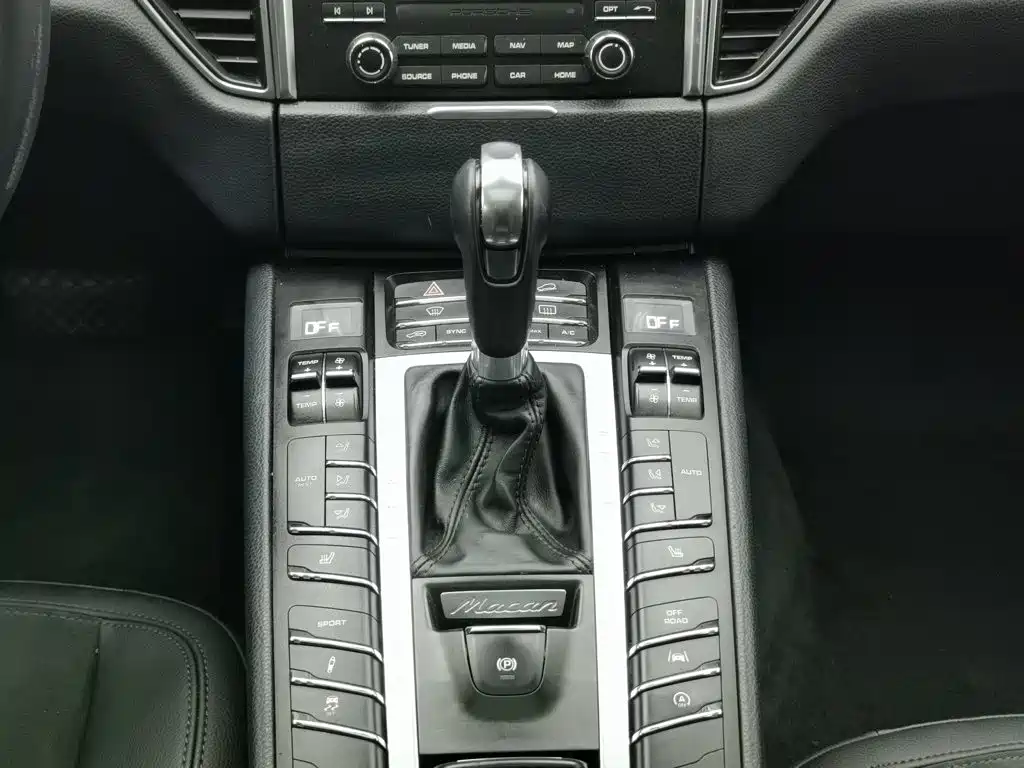 Porsche Macan 2017 — фото 13
