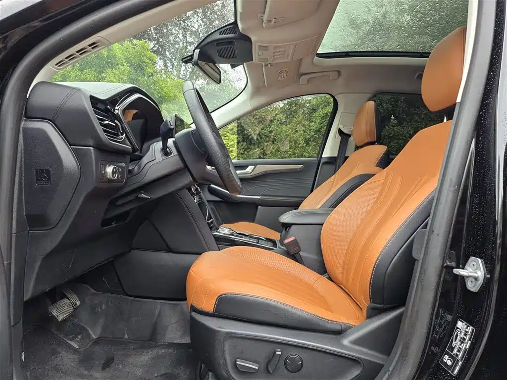 Ford Escape 2020 — фото 15