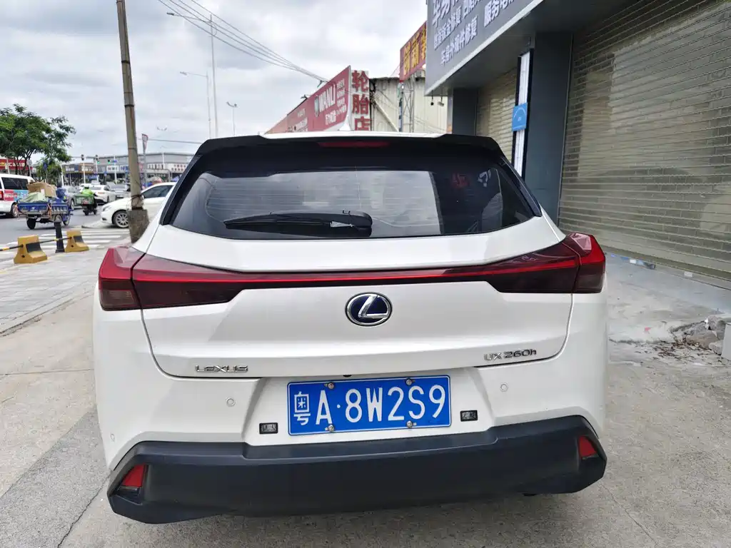 Lexus UX 2021 — фото 11