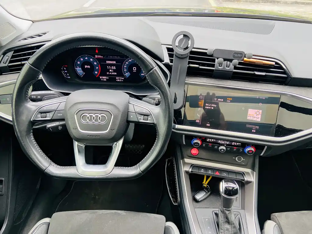 Audi Q3 2020 — фото 11