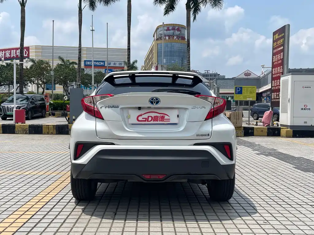 Toyota C-HR 2023 — фото 8