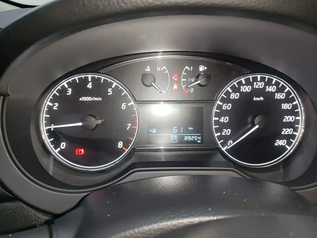 Nissan Tiida 2018 — фото 12
