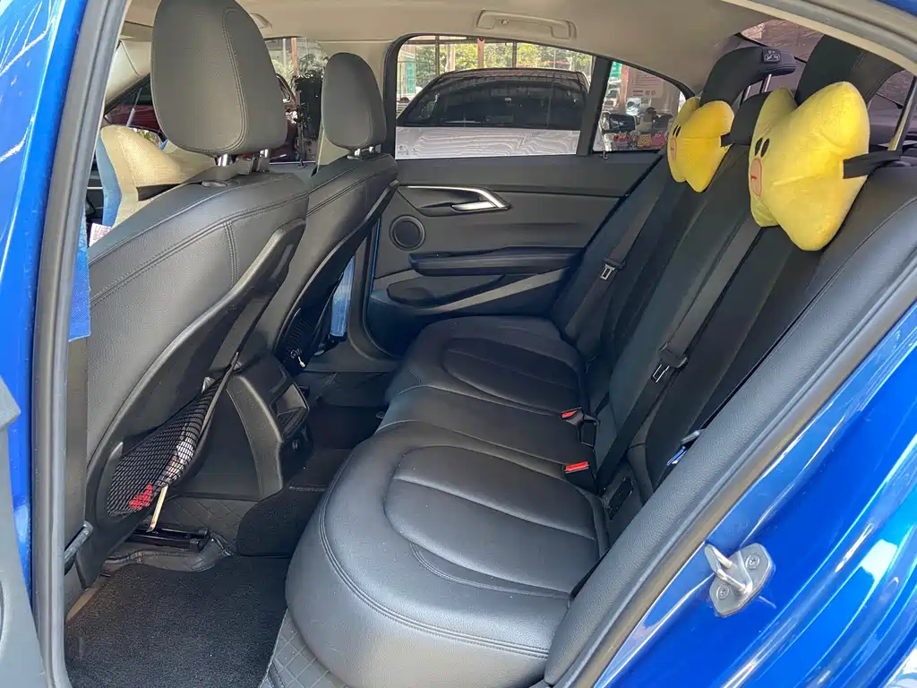 BMW 1 Series 2018 — фото 11