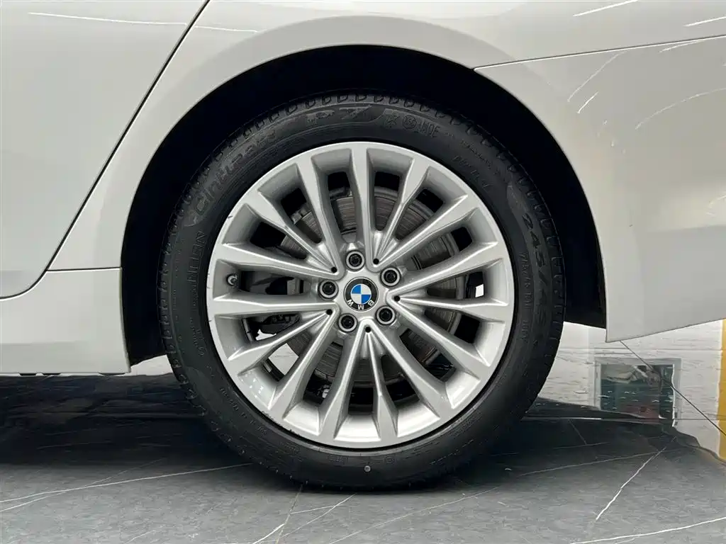 BMW 5 Series 2020 — фото 23
