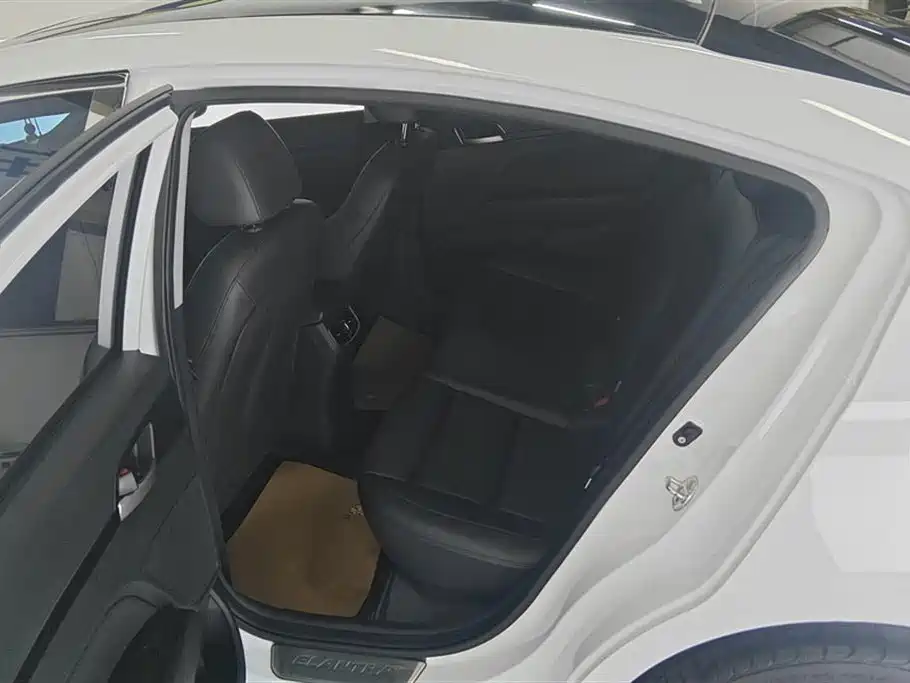 Hyundai Elantra 2020 — фото 11