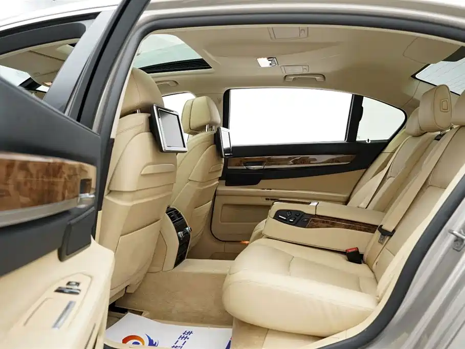 BMW 7 Series 2015 — фото 10