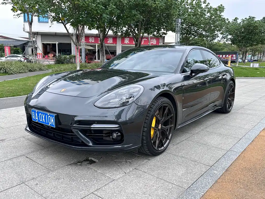 Porsche Panamera 2019 — фото 1