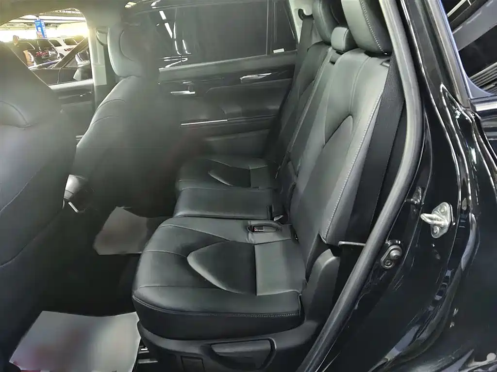 Toyota Highlander 2022 — фото 10