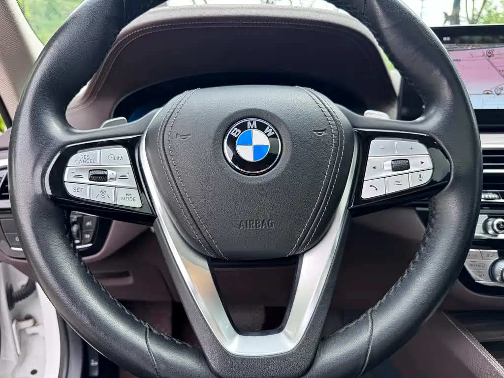 BMW 5 Series 2022 — фото 13