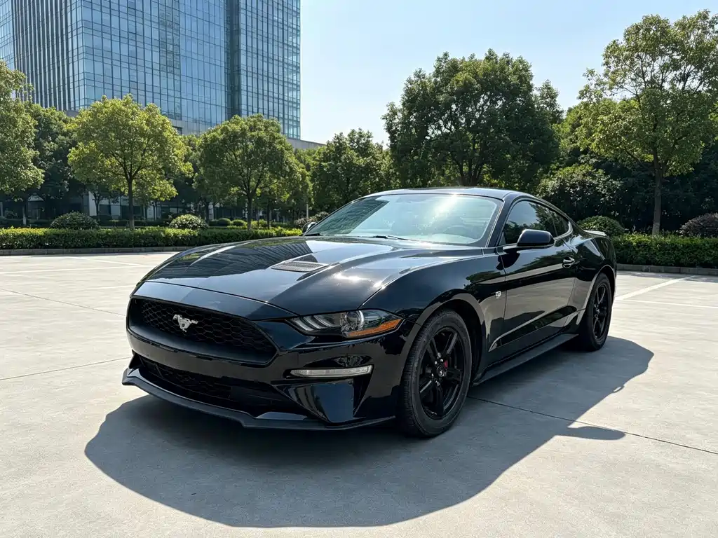 Ford Mustang 2018 — фото 1